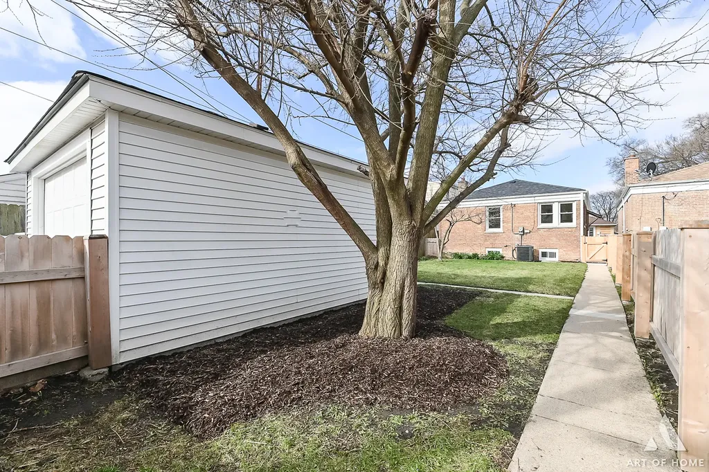 10455 South Whipple Street Chicago IL 60655