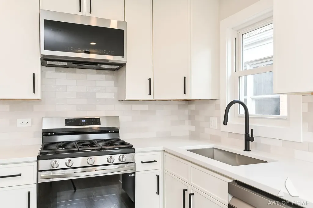 10455 South Whipple Street Chicago IL 60655