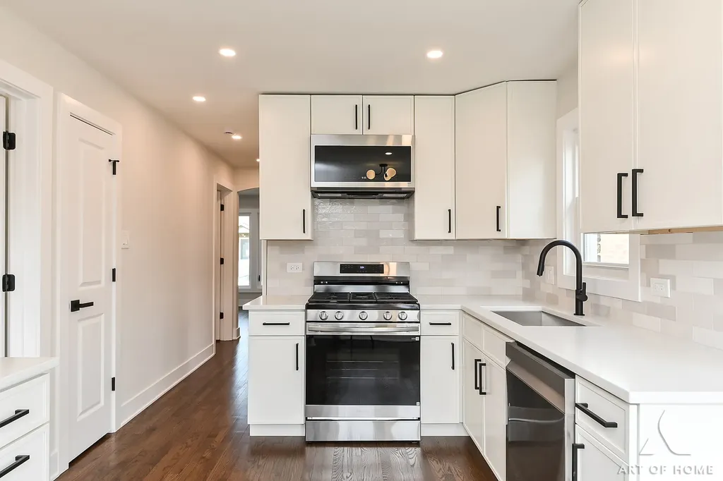 10455 South Whipple Street Chicago IL 60655