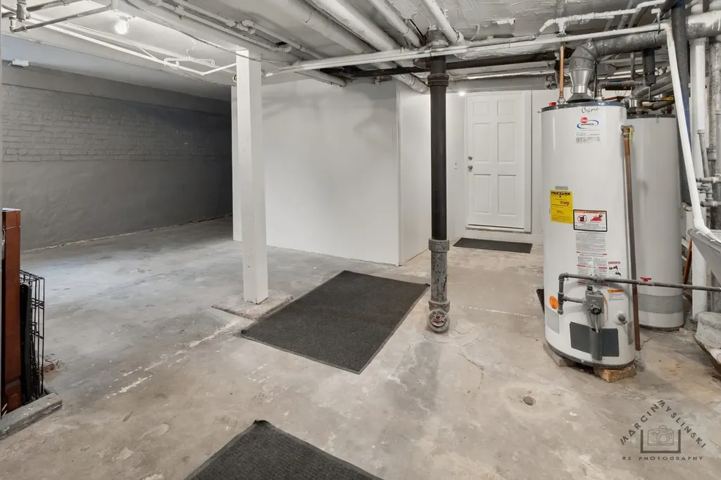 5041 West Agatite Avenue Chicago IL 60630