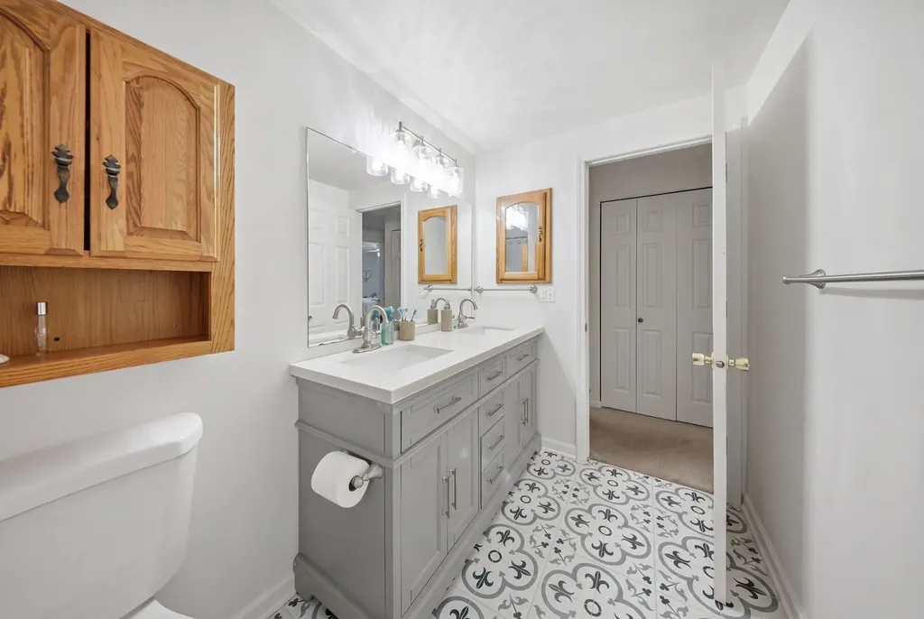 223 Blackberry Drive Bolingbrook IL 60440