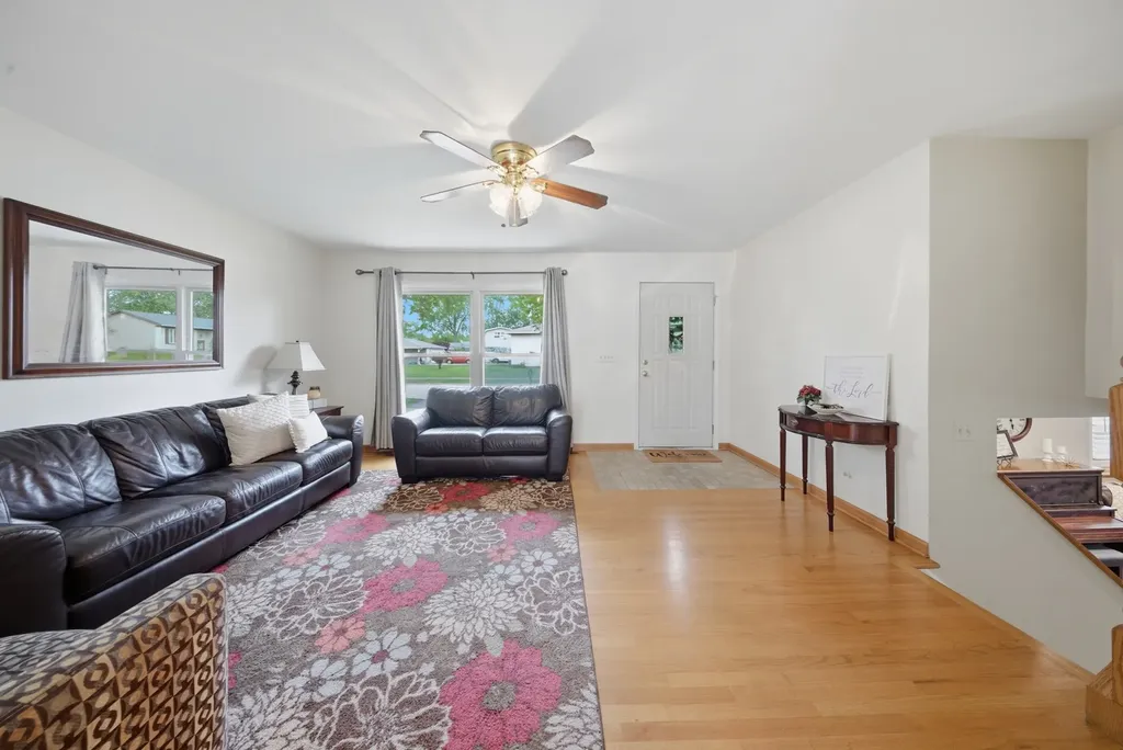 223 Blackberry Drive Bolingbrook IL 60440
