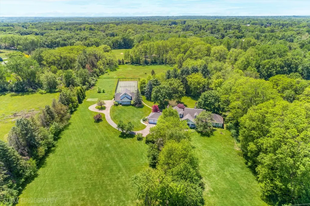 209 Spring Creek Road Barrington Hills IL 60010