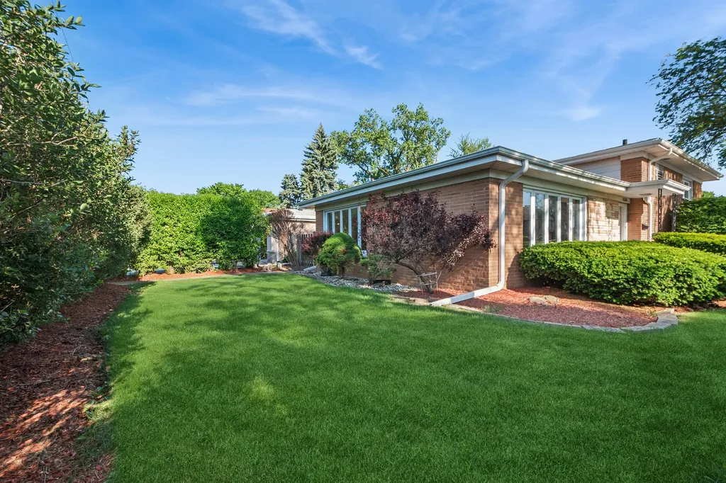 4159 Golf Road Skokie IL 60076