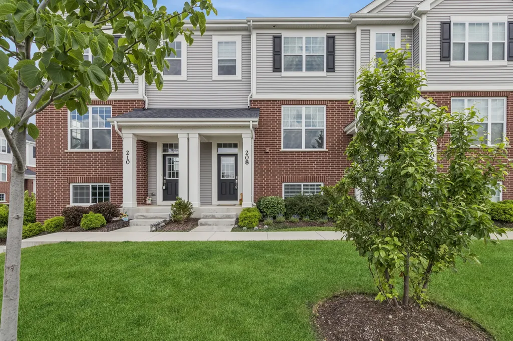 208 Timberleaf Circle Roselle IL 60172