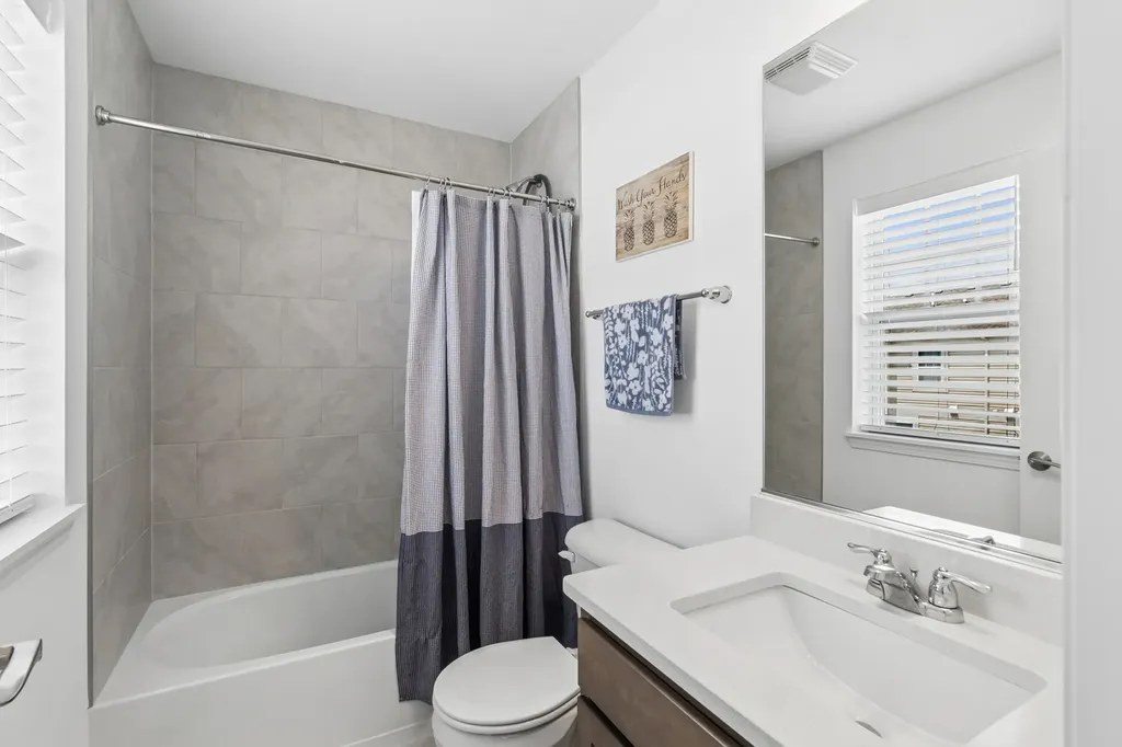 208 Timberleaf Circle Roselle IL 60172