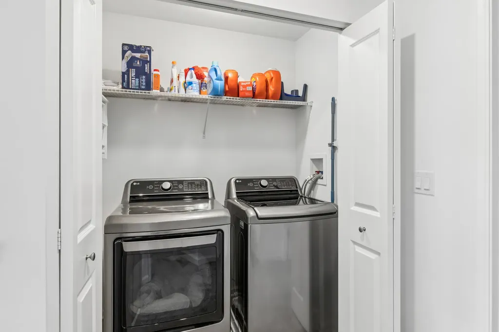 208 Timberleaf Circle Roselle IL 60172