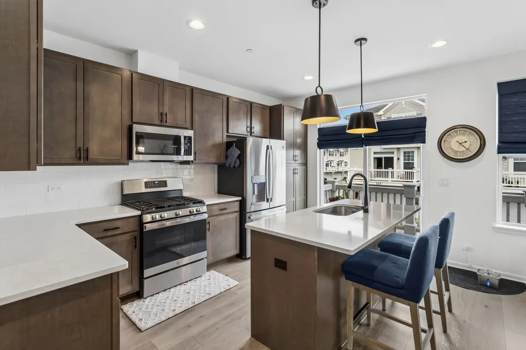 208 Timberleaf Circle Roselle IL 60172
