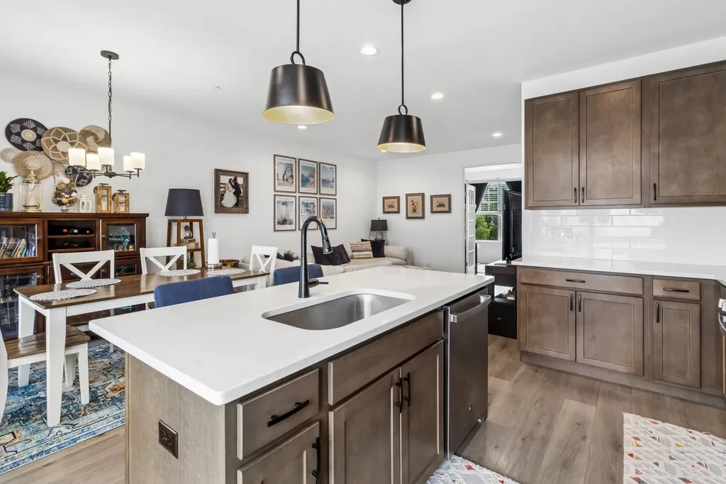 208 Timberleaf Circle Roselle IL 60172