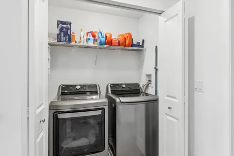 208 Timberleaf Circle Roselle IL 60172
