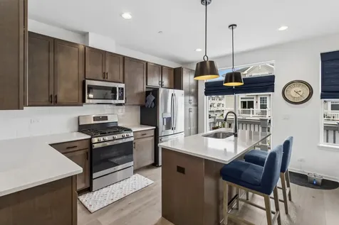 208 Timberleaf Circle Roselle IL 60172