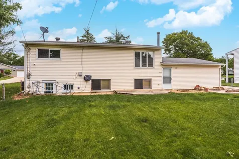 18 Oakwood Drive Pontiac IL 61764