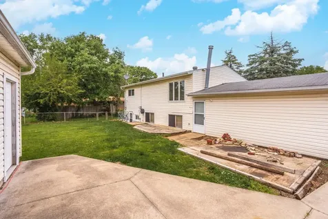 18 Oakwood Drive Pontiac IL 61764
