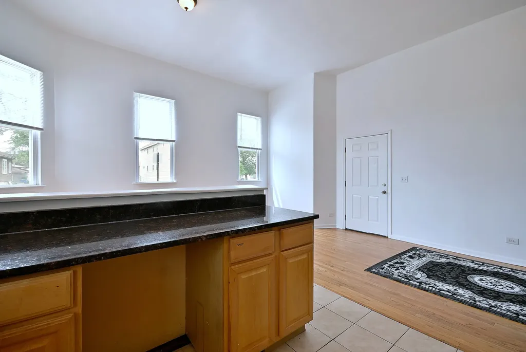 3324 East 136th Street Chicago IL 60633