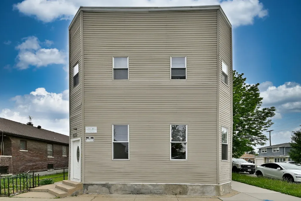 3324 East 136th Street Chicago IL 60633