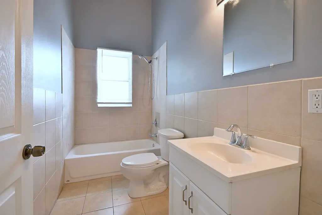 3324 East 136th Street Chicago IL 60633