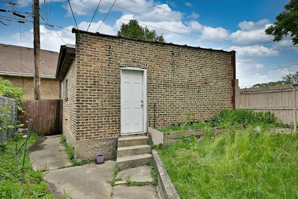 3324 East 136th Street Chicago IL 60633
