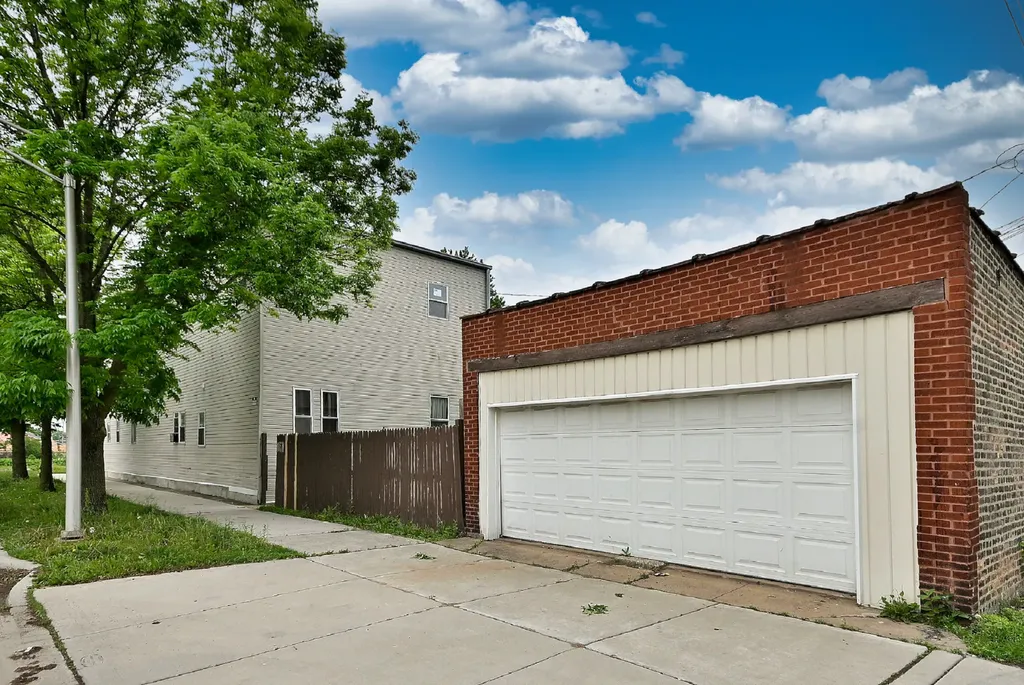 3324 East 136th Street Chicago IL 60633
