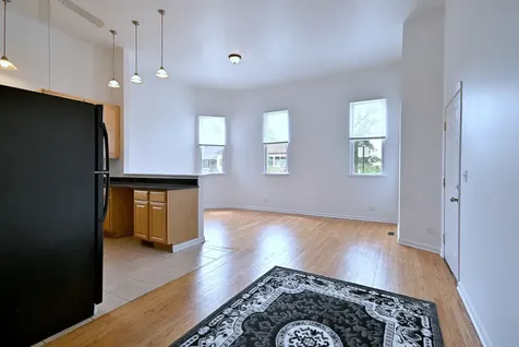3324 East 136th Street Chicago IL 60633