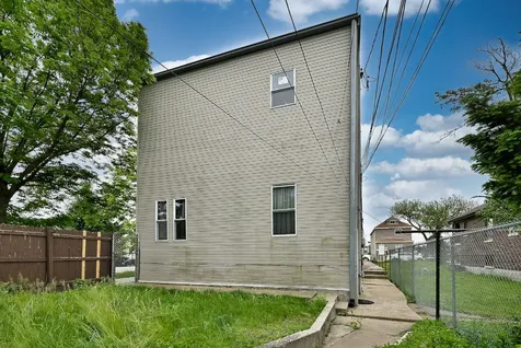 3324 East 136th Street Chicago IL 60633