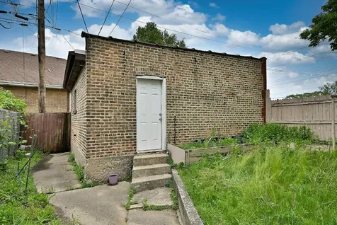 3324 East 136th Street Chicago IL 60633