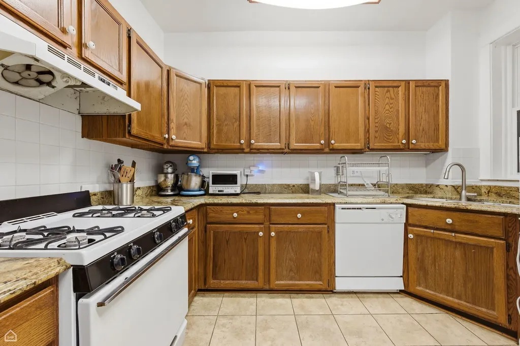 1233 East 53rd Street Chicago IL 60615