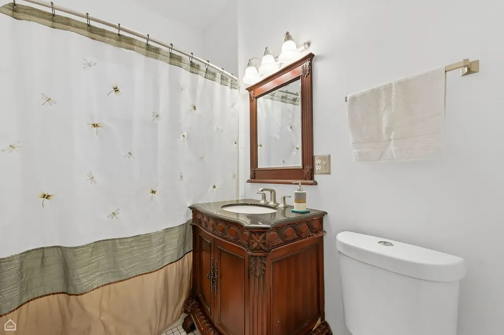 1233 East 53rd Street Chicago IL 60615