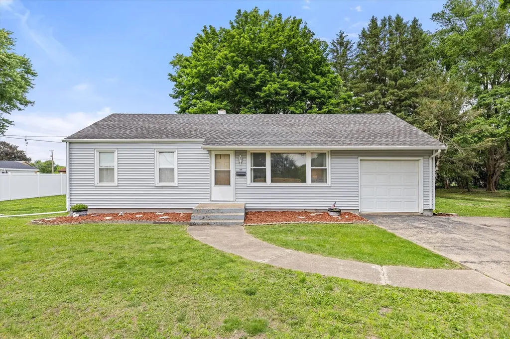 902 Laura Avenue Streator IL 61364