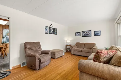 902 Laura Avenue Streator IL 61364