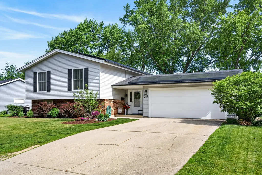 218 Wellington Drive Crystal Lake IL 60014