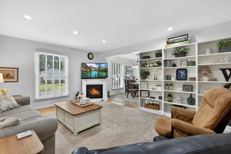 218 Wellington Drive Crystal Lake IL 60014