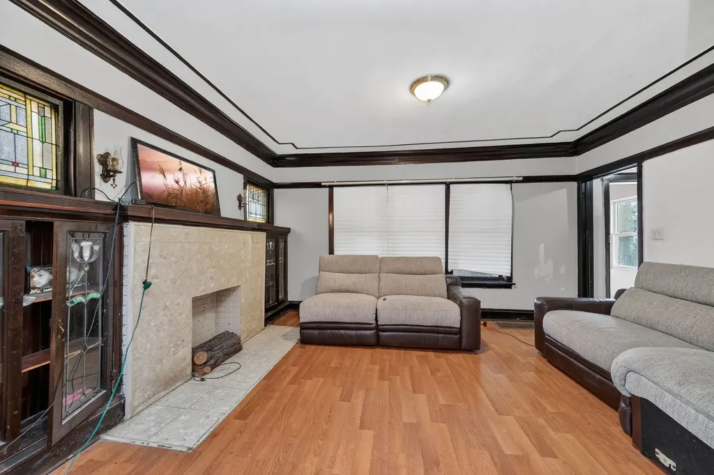 7717 South Luella Avenue Chicago IL 60649