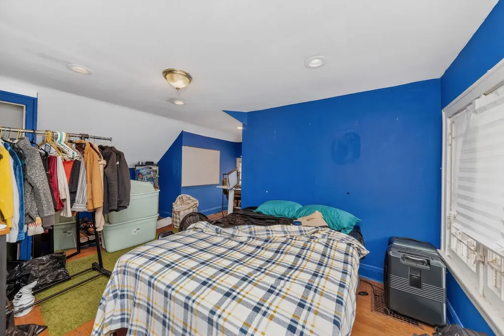 7717 South Luella Avenue Chicago IL 60649