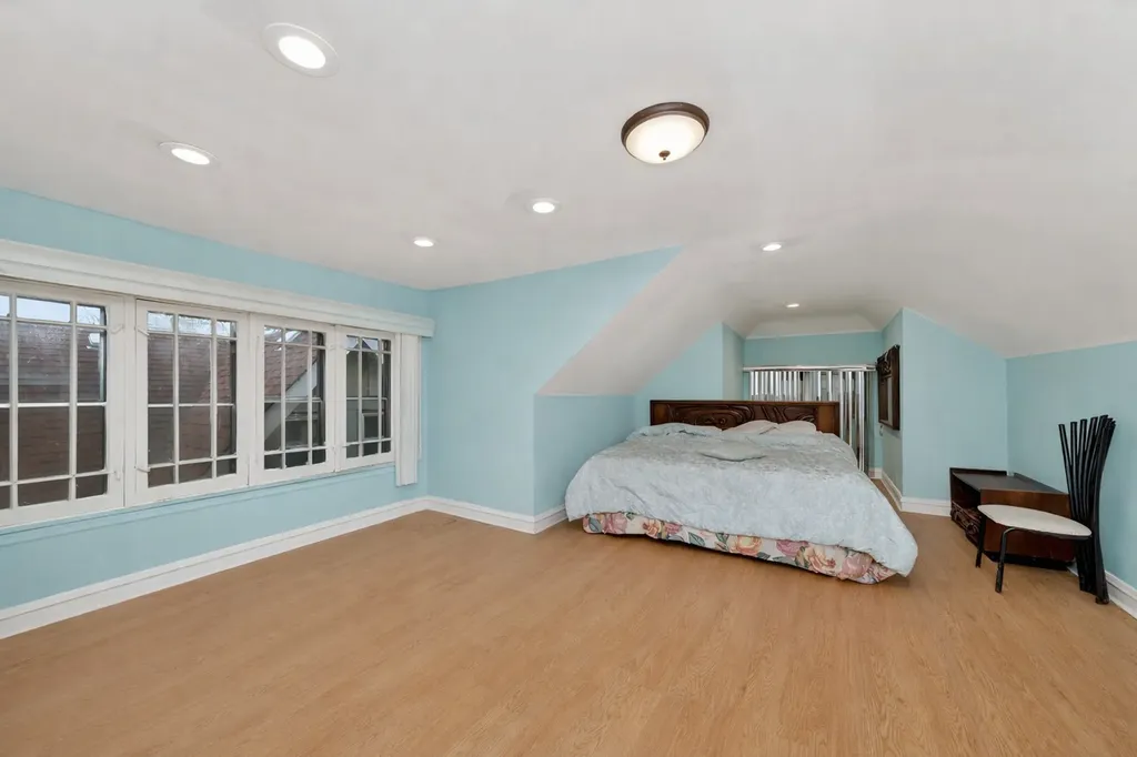 7717 South Luella Avenue Chicago IL 60649