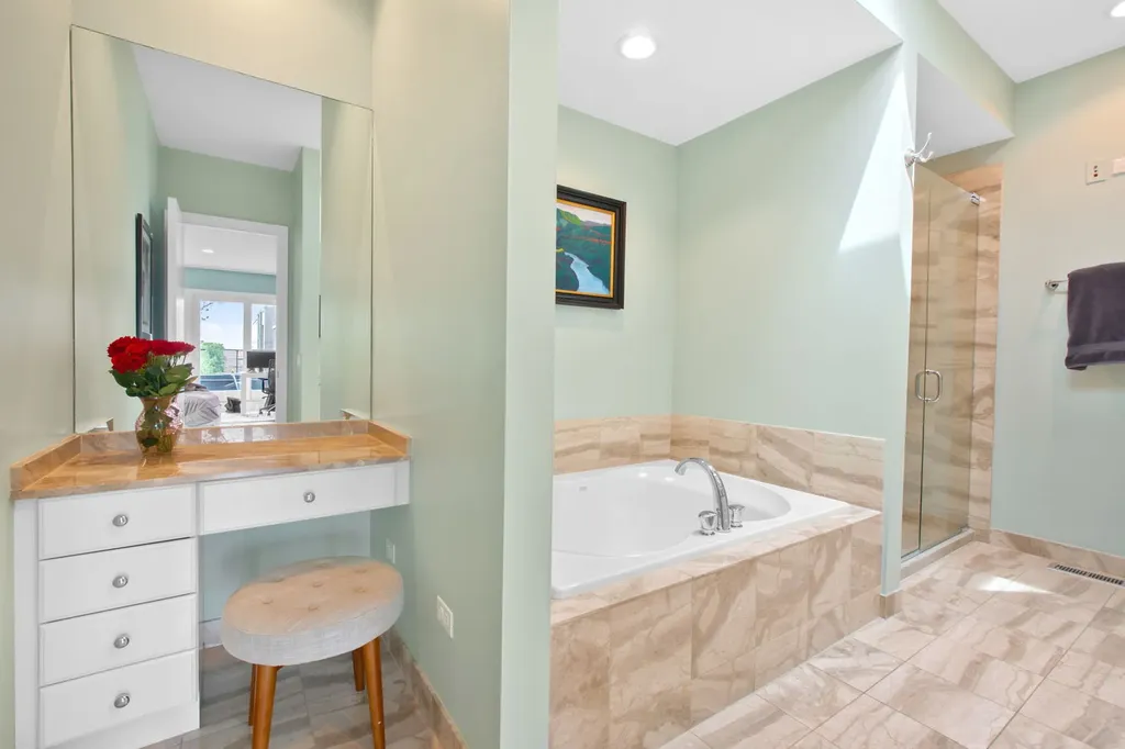 2751 North Greenview Avenue Chicago IL 60614