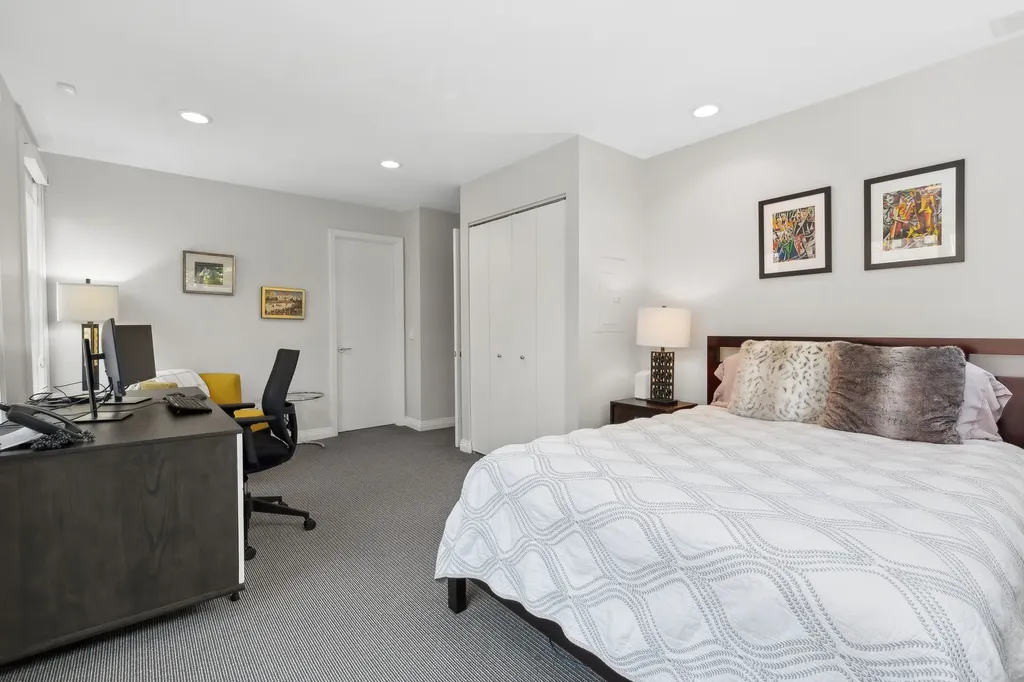 2751 North Greenview Avenue Chicago IL 60614