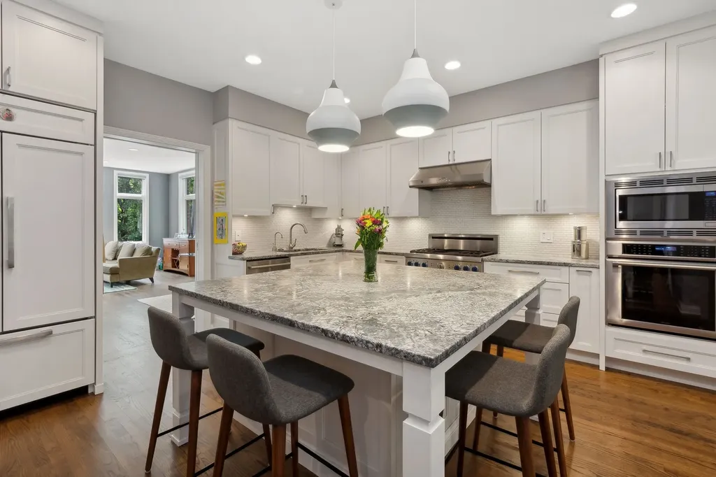 2751 North Greenview Avenue Chicago IL 60614