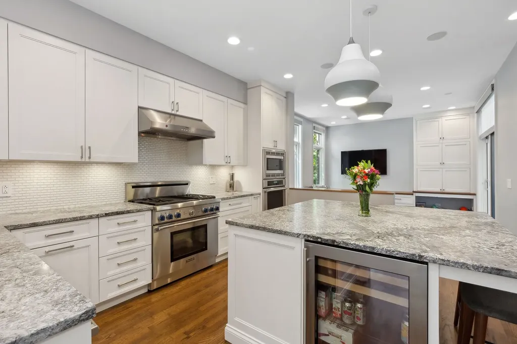 2751 North Greenview Avenue Chicago IL 60614