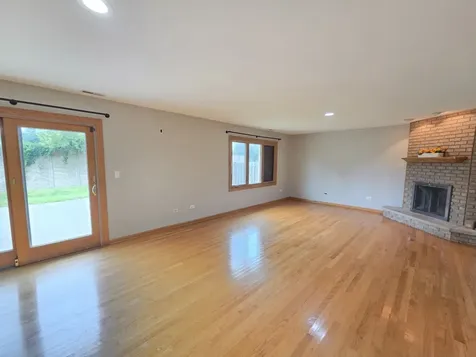 8112 Rutherford Drive Woodridge IL 60517