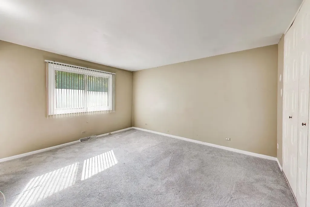 533 Thomas Road Bolingbrook IL 60440
