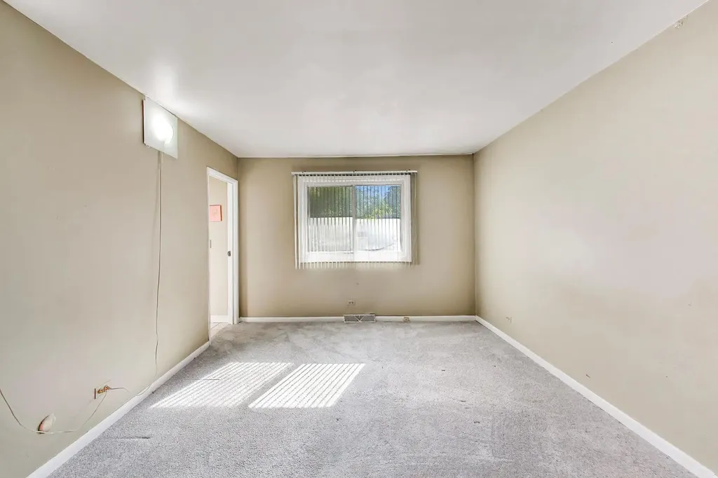 533 Thomas Road Bolingbrook IL 60440