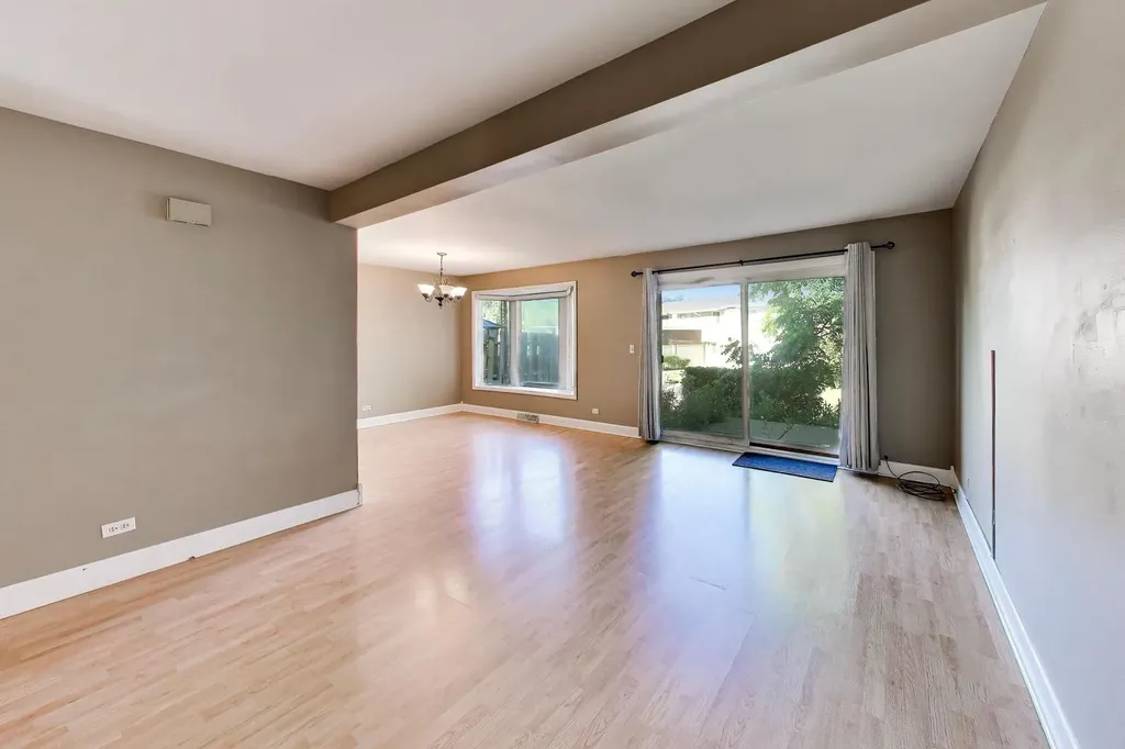 533 Thomas Road Bolingbrook IL 60440