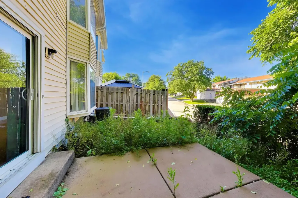 533 Thomas Road Bolingbrook IL 60440
