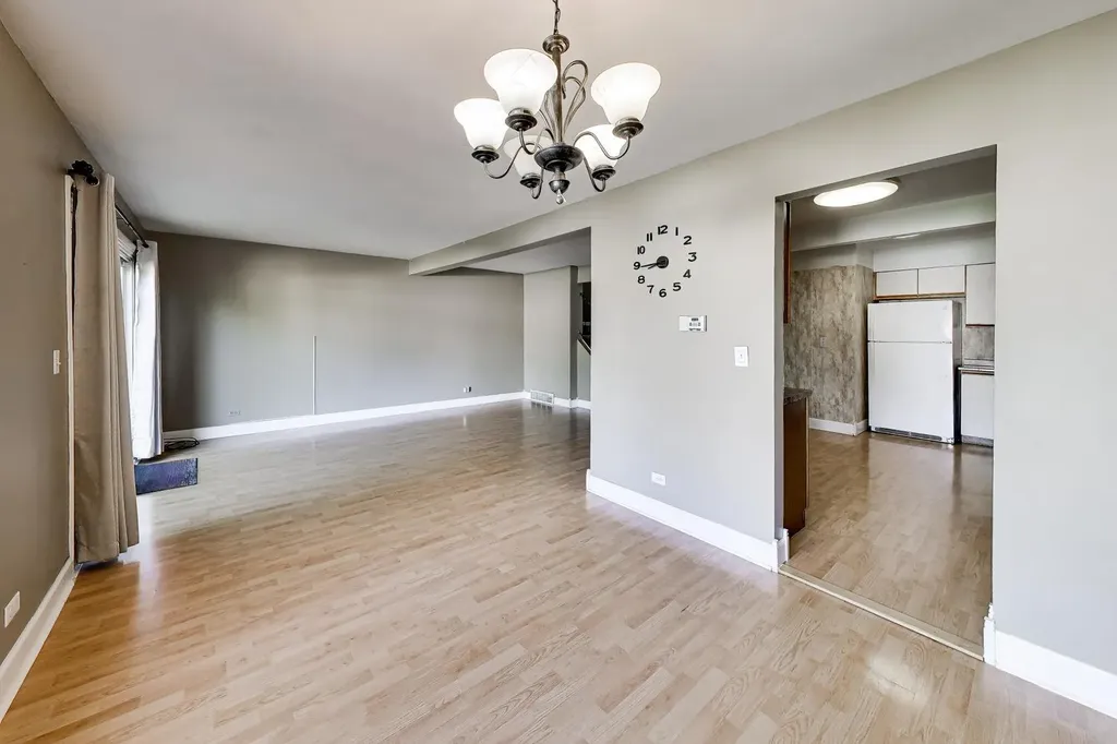 533 Thomas Road Bolingbrook IL 60440