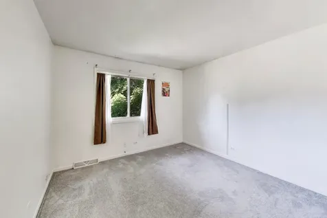 533 Thomas Road Bolingbrook IL 60440