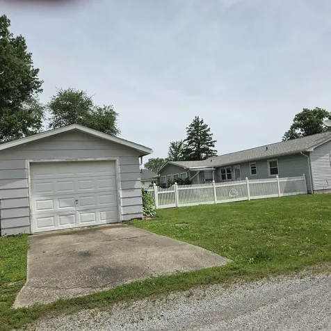 107 South 10th Street S Benton IL 62812