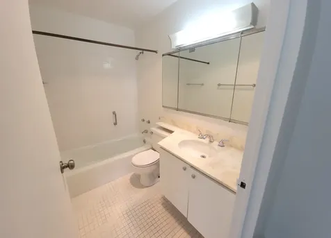 5445 North Sheridan Road Chicago IL 60640