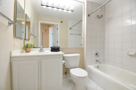 345 North La Salle Drive Chicago IL 60654