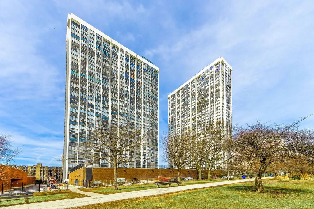 5445 North Sheridan Road Chicago IL 60640