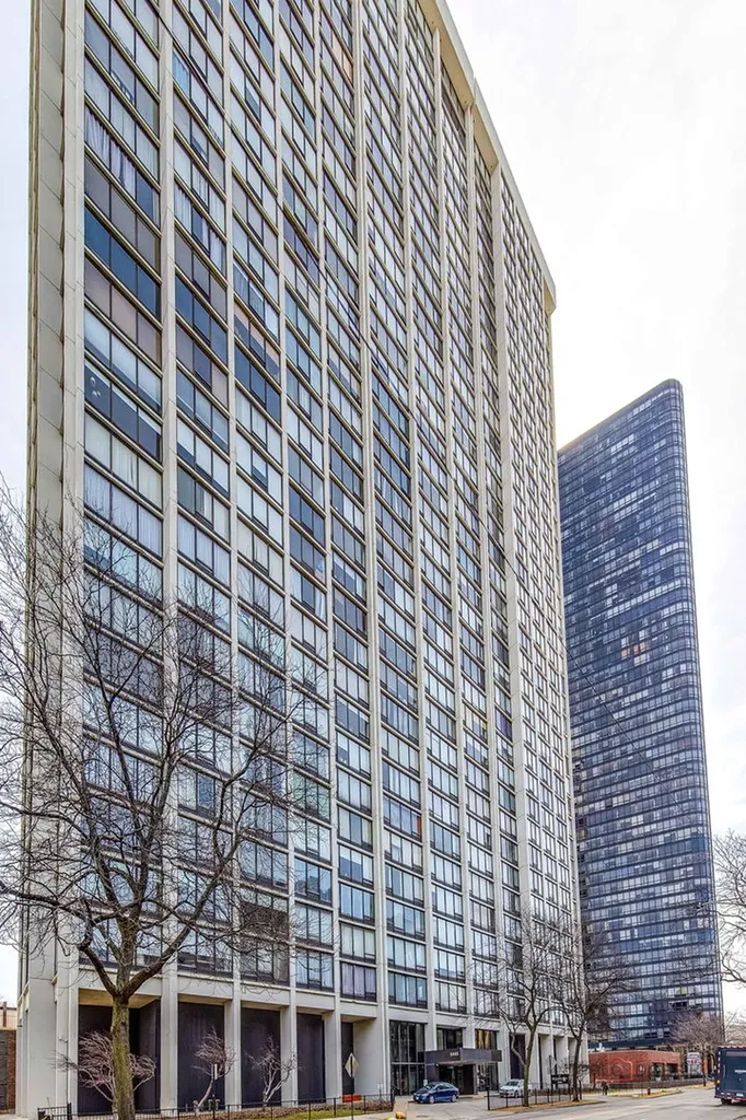 5445 North Sheridan Road Chicago IL 60640